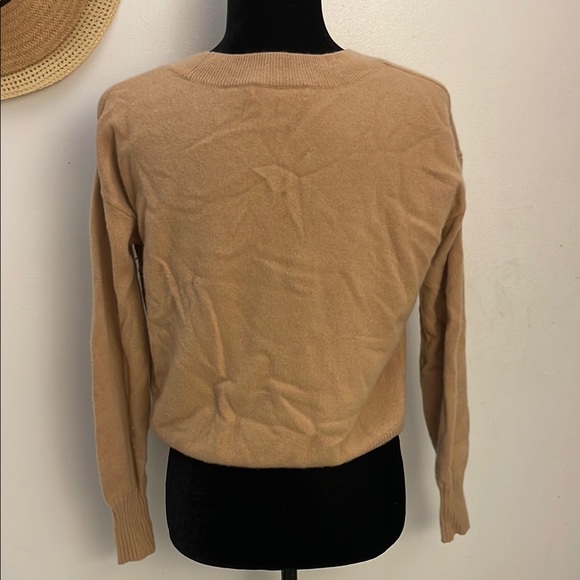 INTERMIX | Women’s Tan V-Neck Cropped Sweater Size Small - Picture 8 of 11